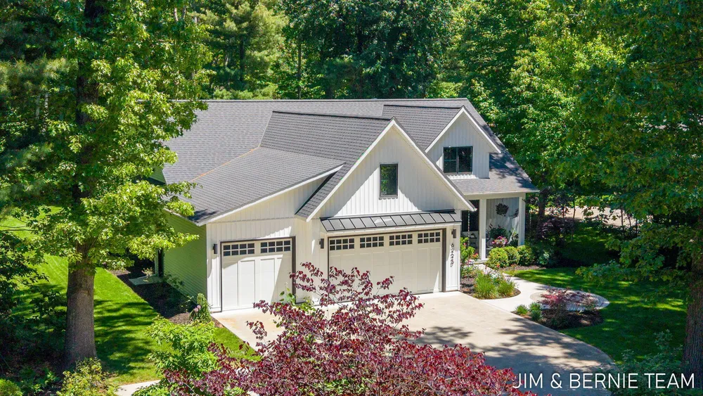 6225 LIGHTHOUSE CT, Saugatuck, MI 49453