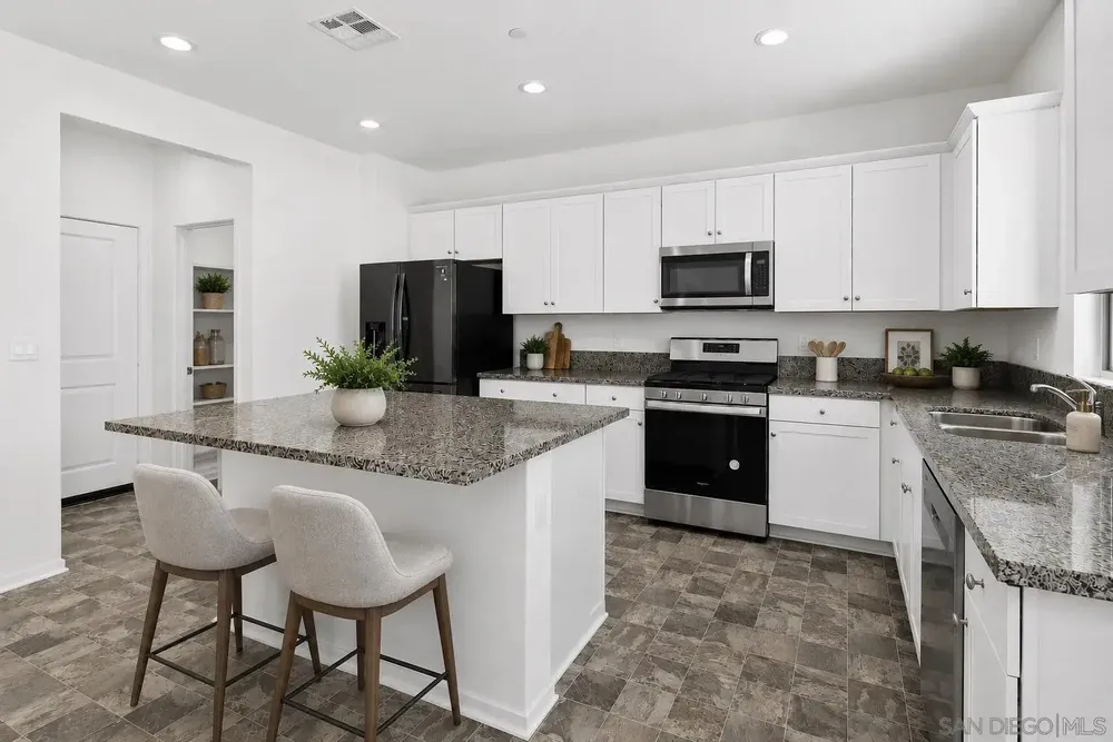 4872 Goldfinch St, Hemet, CA 92545