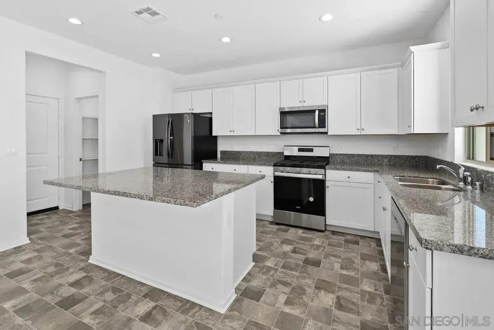 4872 Goldfinch St, Hemet, CA 92545