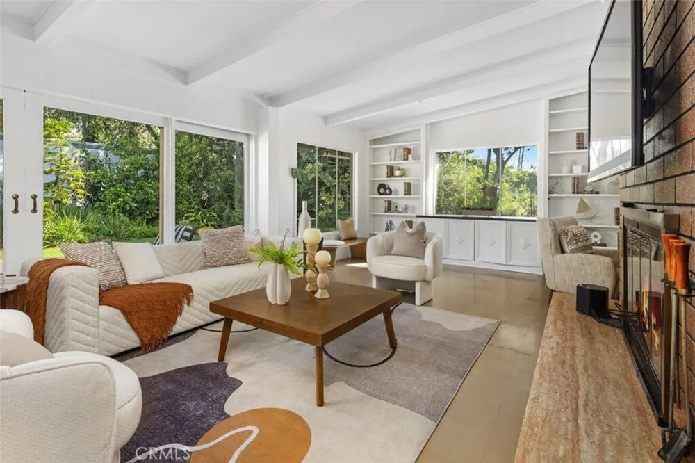 444 Oneida Dr, Pasadena, CA 91107