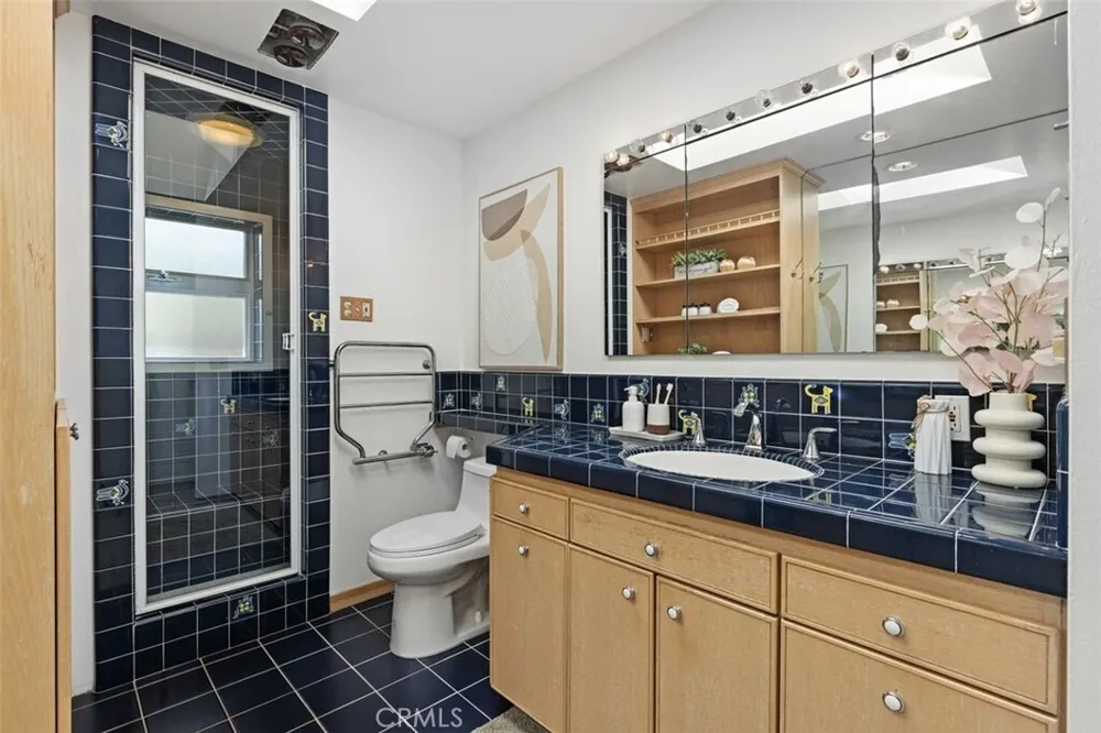 444 Oneida Dr, Pasadena, CA 91107