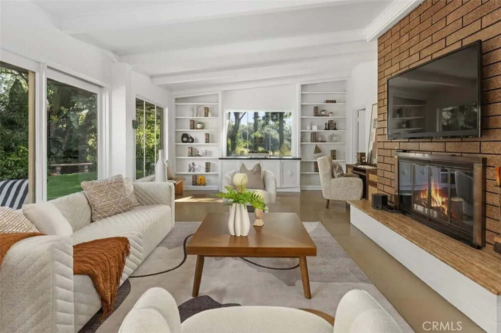 444 Oneida Dr, Pasadena, CA 91107