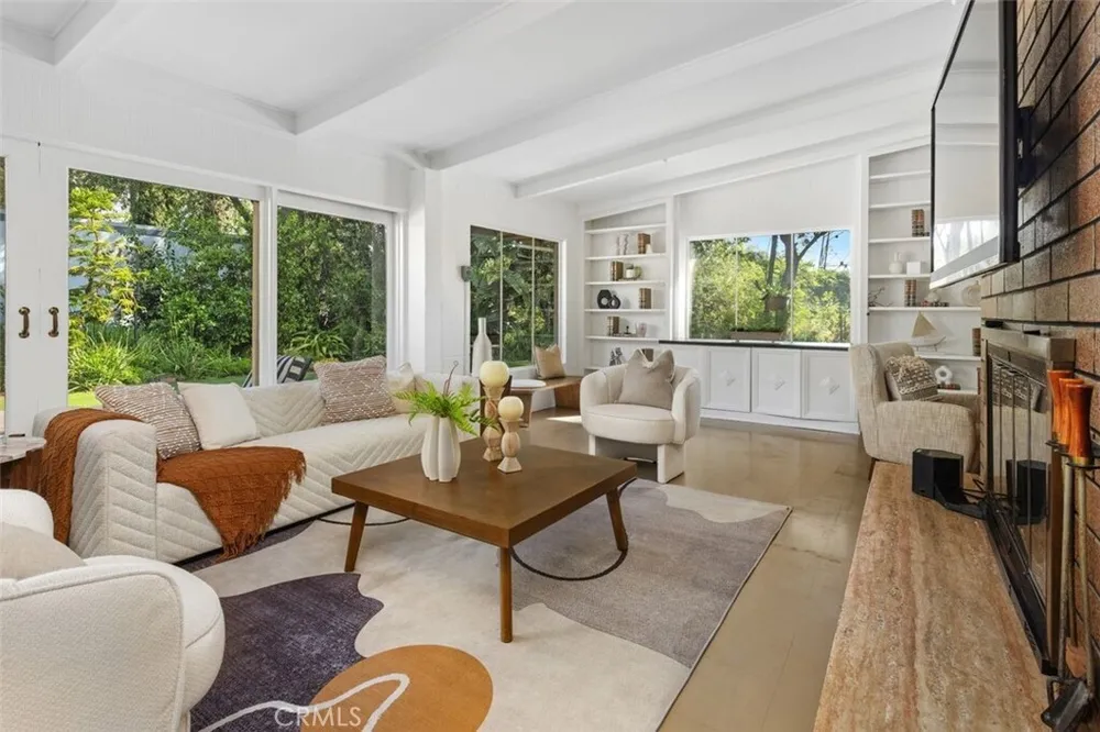 444 Oneida Dr, Pasadena, CA 91107