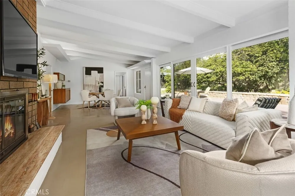 444 Oneida Dr, Pasadena, CA 91107