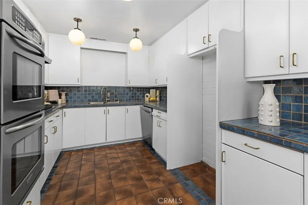 444 Oneida Dr, Pasadena, CA 91107