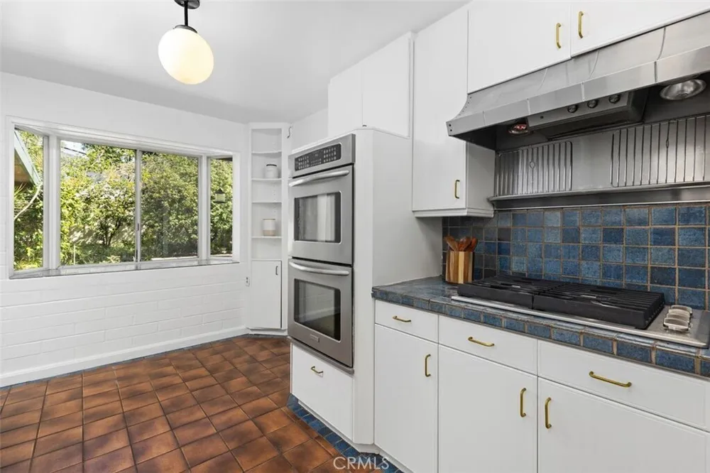 444 Oneida Dr, Pasadena, CA 91107