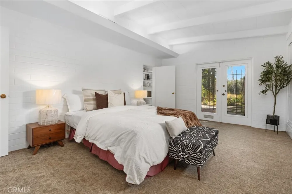 444 Oneida Dr, Pasadena, CA 91107