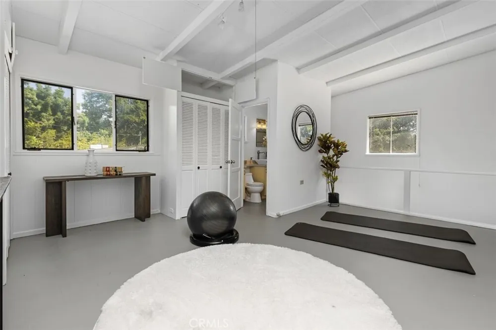 444 Oneida Dr, Pasadena, CA 91107