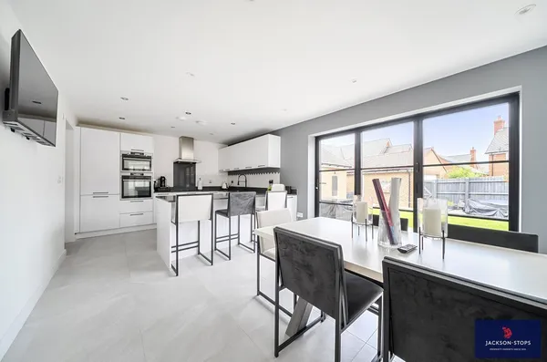 Whitebeam Close, Silsoe, MK45 photo 6