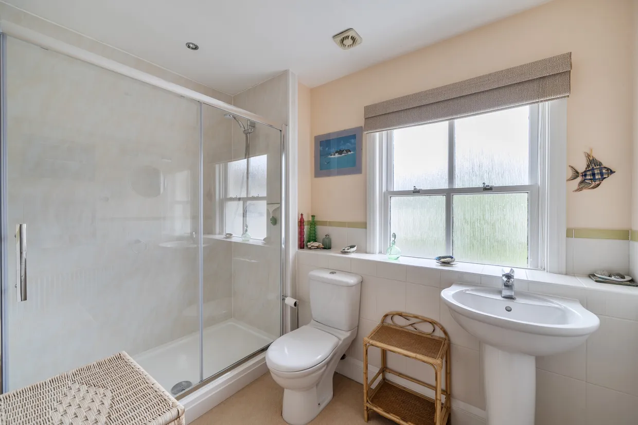 Harefield Grove, Cheltenham, GL50 photo 13