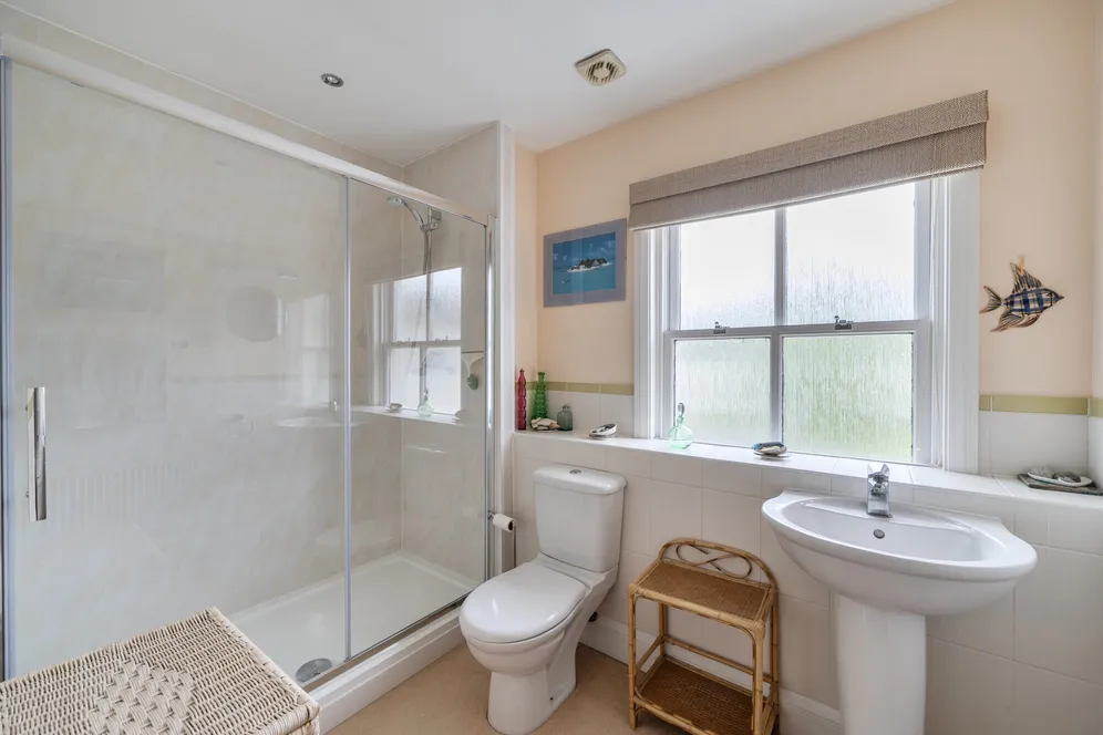 Harefield Grove, Cheltenham, GL50 photo 13