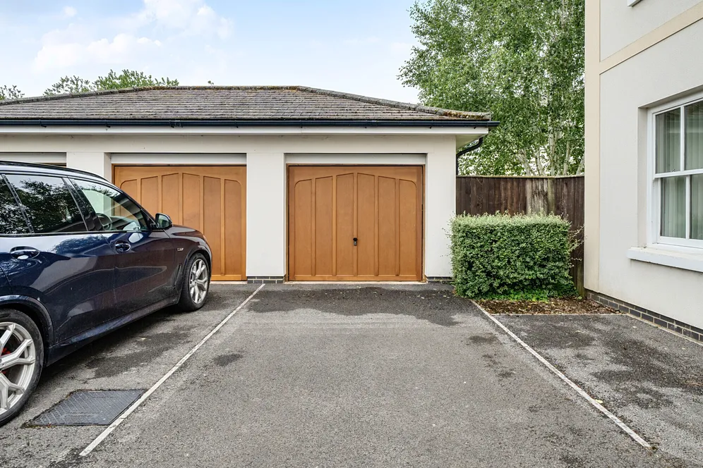 Harefield Grove, Cheltenham, GL50 photo 14