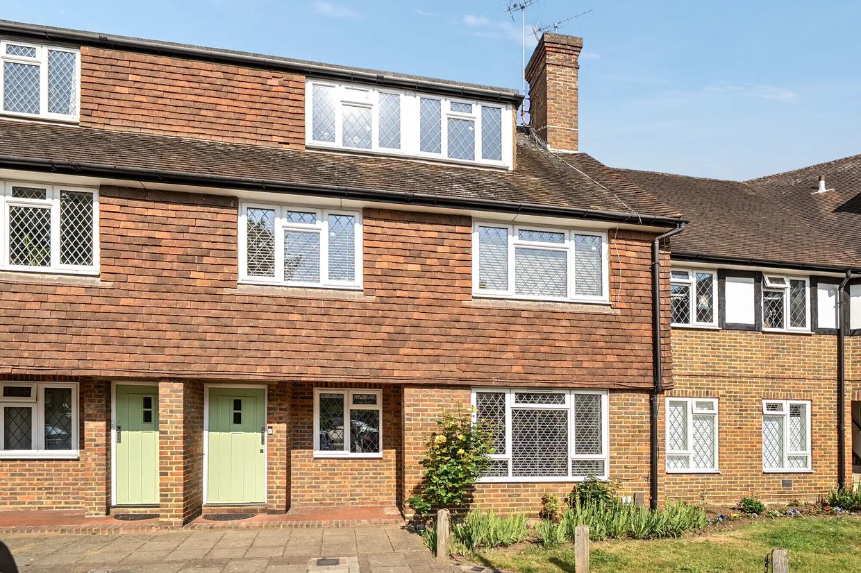 Station Approach, Esher, KT10 photo 1