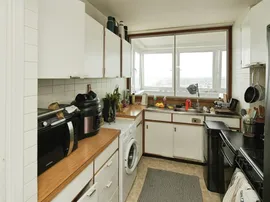 Sussex Heights, Brighton thumb 3