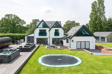 Wilmslow Road, Prestbury, SK10