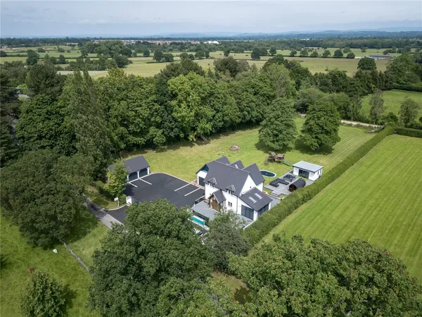 Wilmslow Road, Prestbury, SK10 photo 3