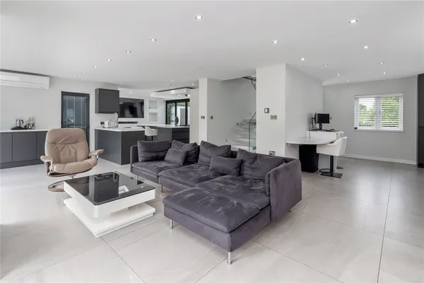 Wilmslow Road, Prestbury, SK10 photo 6