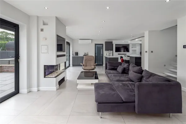 Wilmslow Road, Prestbury, SK10 photo 7