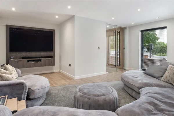 Wilmslow Road, Prestbury, SK10 photo 8