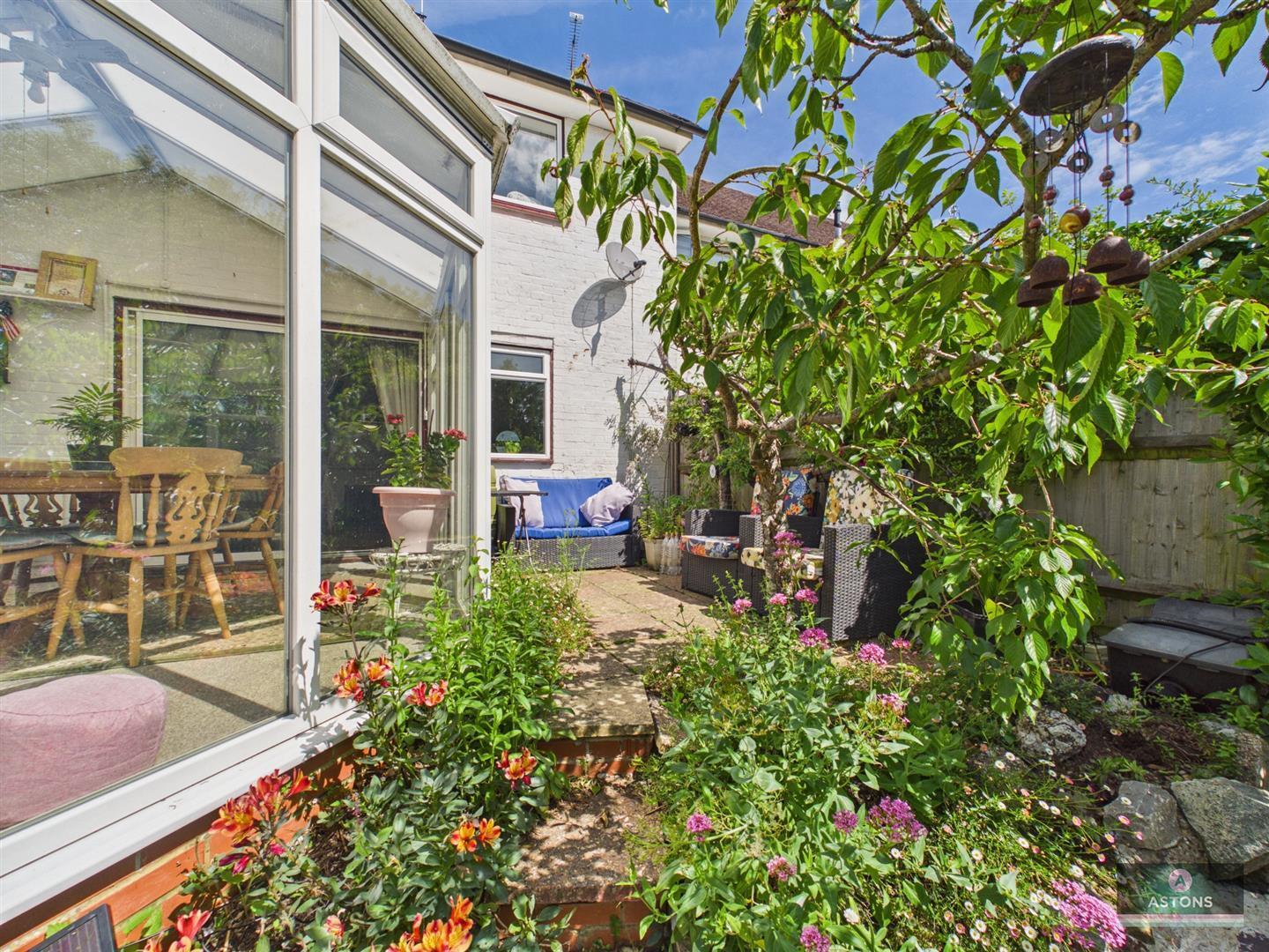 Cooper Row, Crawley Image 16