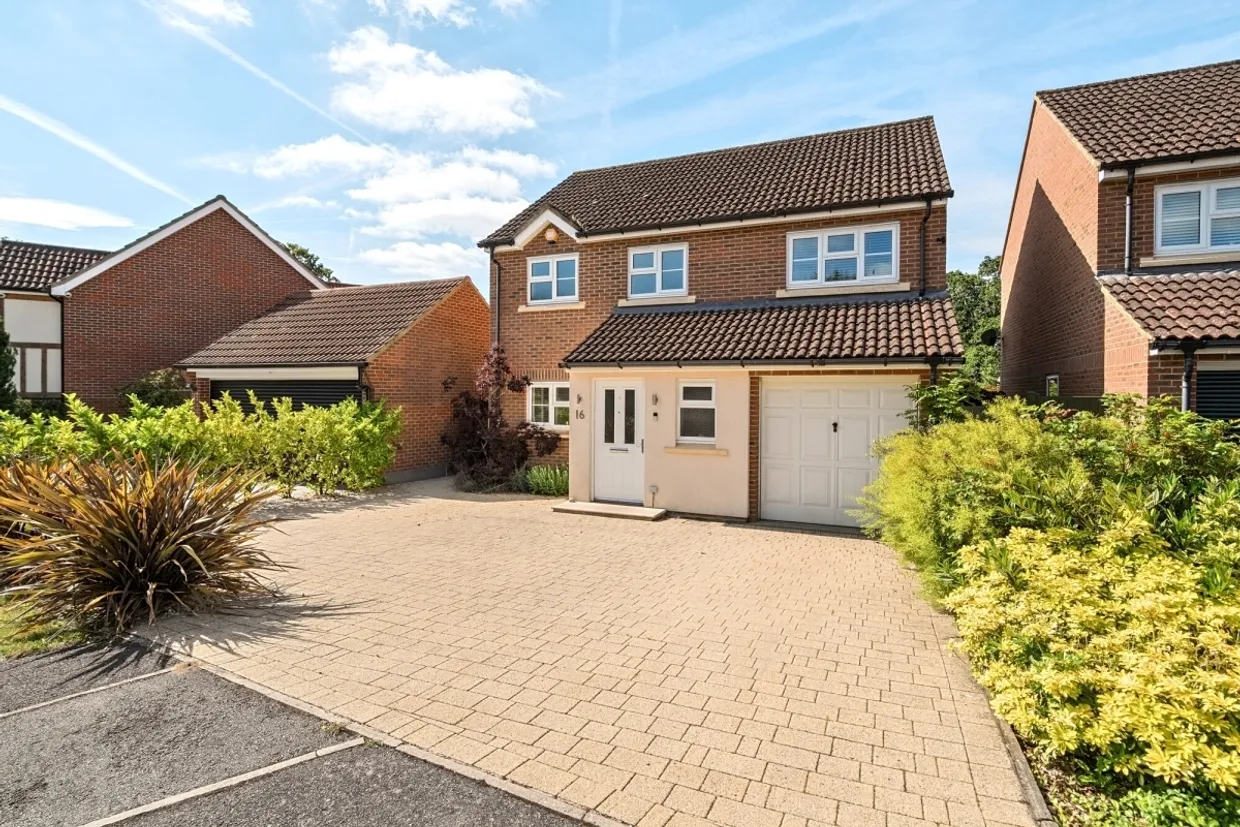 Furnival Close, Virginia Water GU25 photo 1