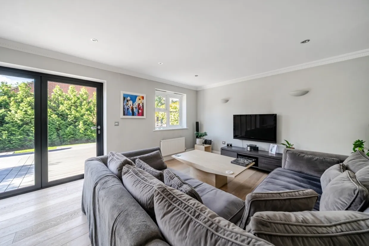 Furnival Close, Virginia Water GU25 photo 2