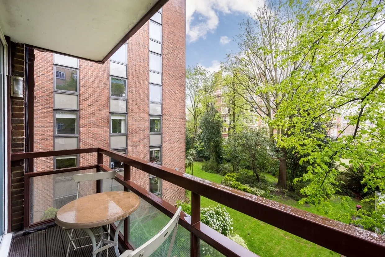 Hamilton House, Vicarage Gate W8 photo 3