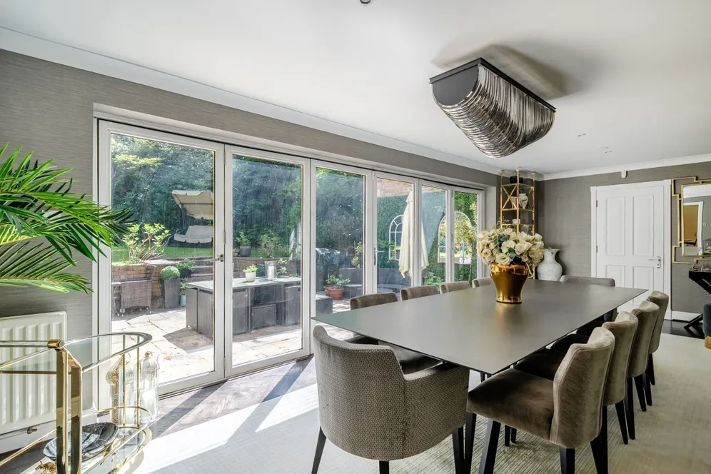 Bagshot Road Ascot SL5 photo 5