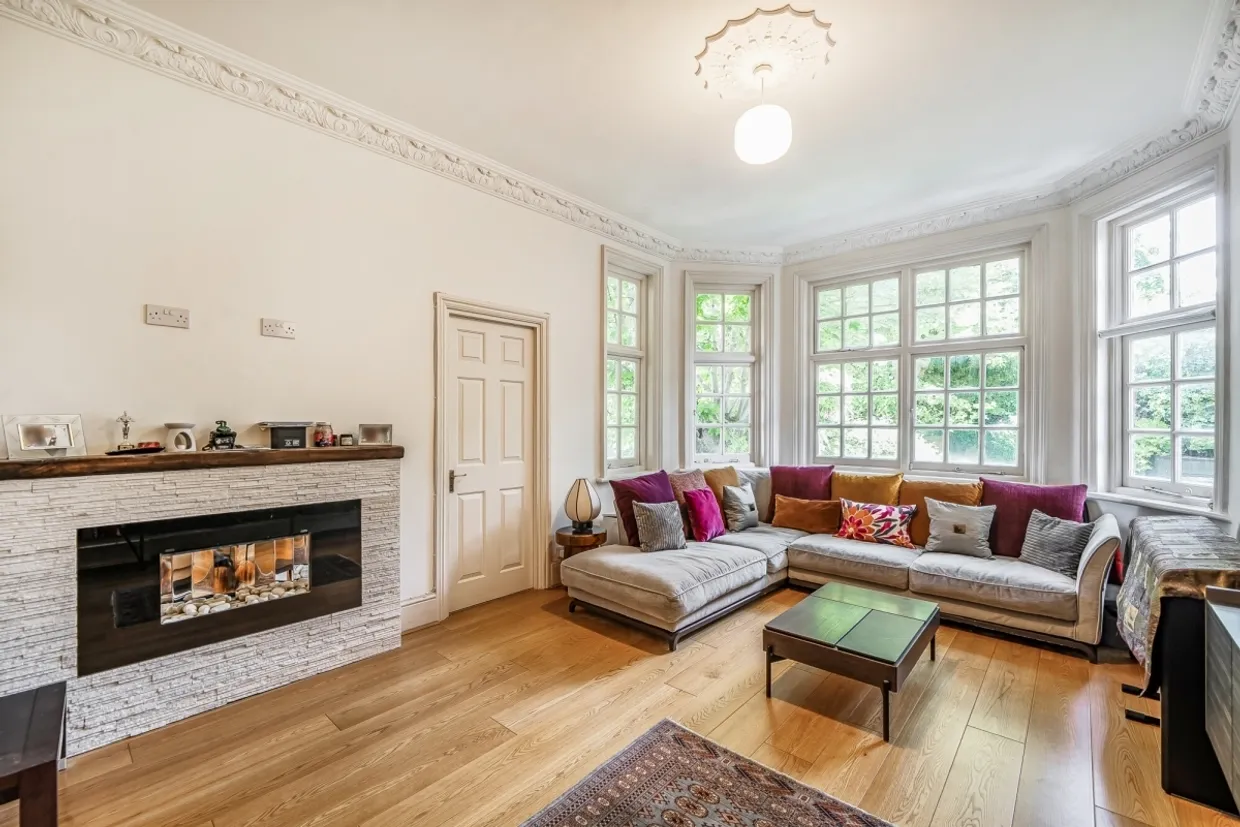 Bracknell Gardens London NW3 photo 9