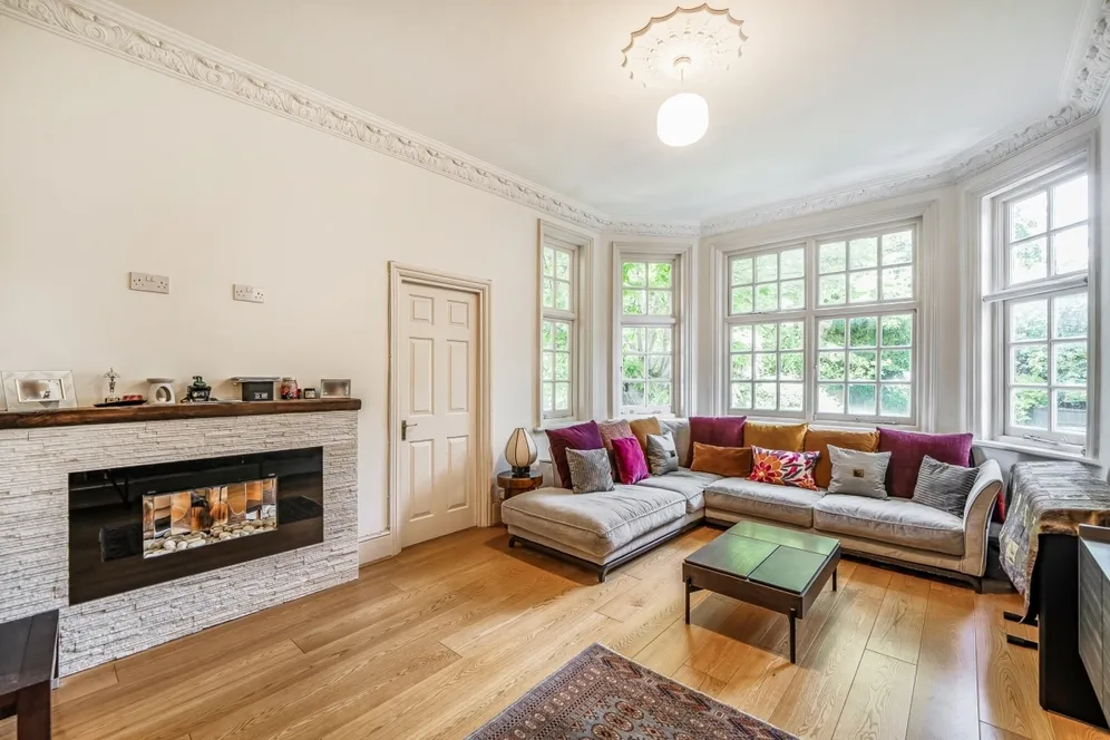 Bracknell Gardens London NW3 photo 9