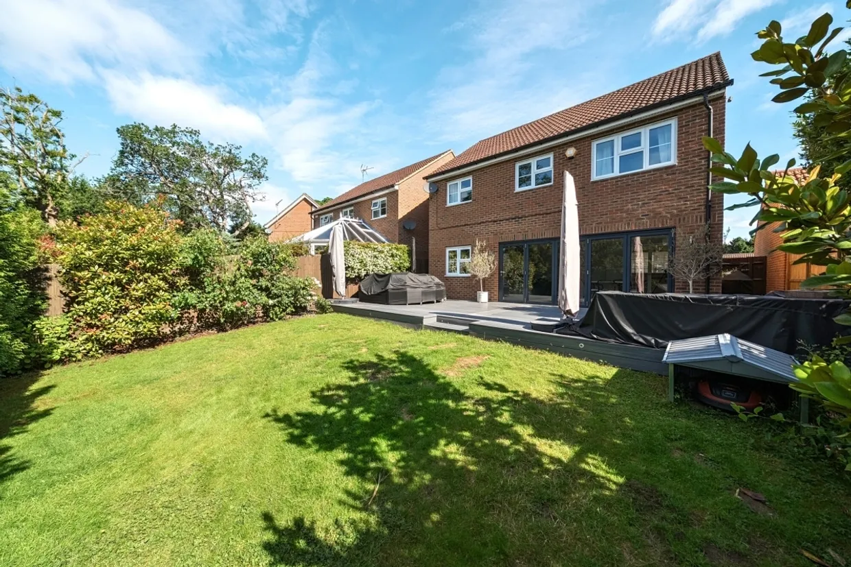 Furnival Close, Virginia Water GU25 photo 15