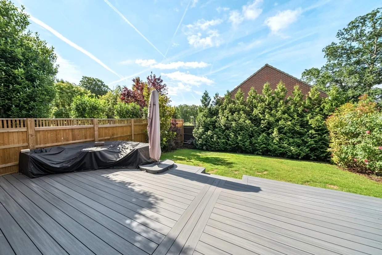 Furnival Close, Virginia Water GU25 photo 17