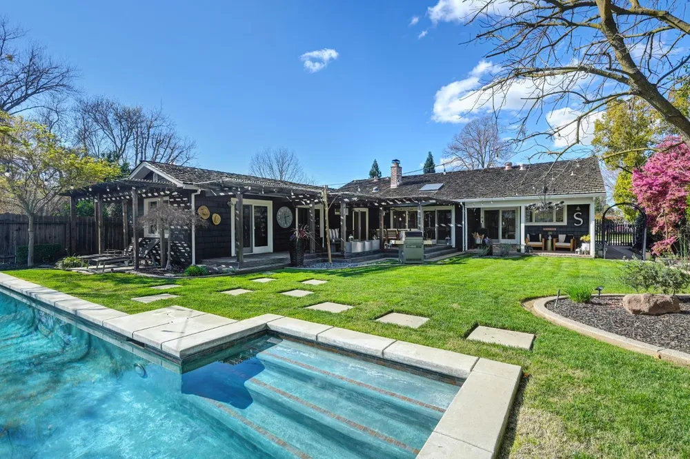 3852 El Ricon Way, Sacramento, CA 95864