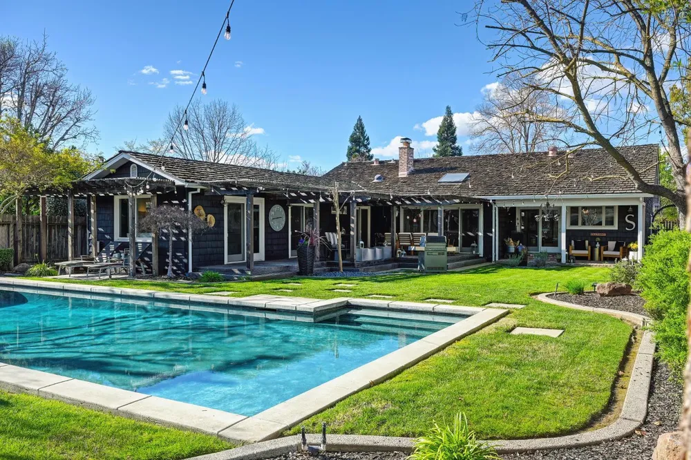 3852 El Ricon Way, Sacramento, CA 95864
