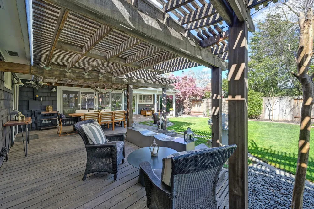 3852 El Ricon Way, Sacramento, CA 95864