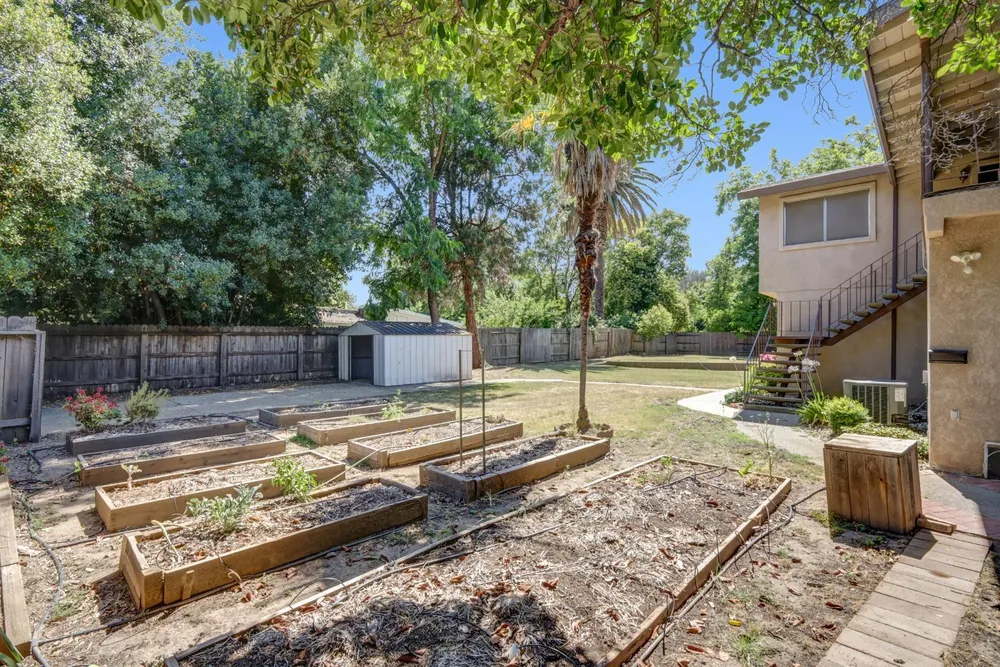 6030 Palm Dr, Carmichael, CA 95608