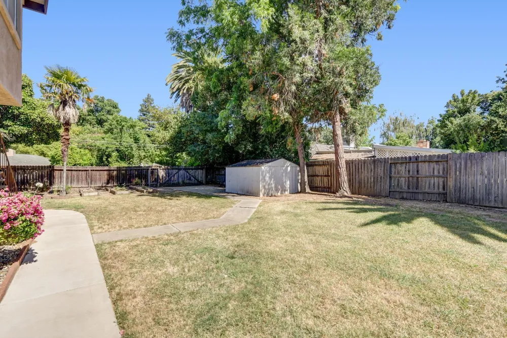 6030 Palm Dr, Carmichael, CA 95608