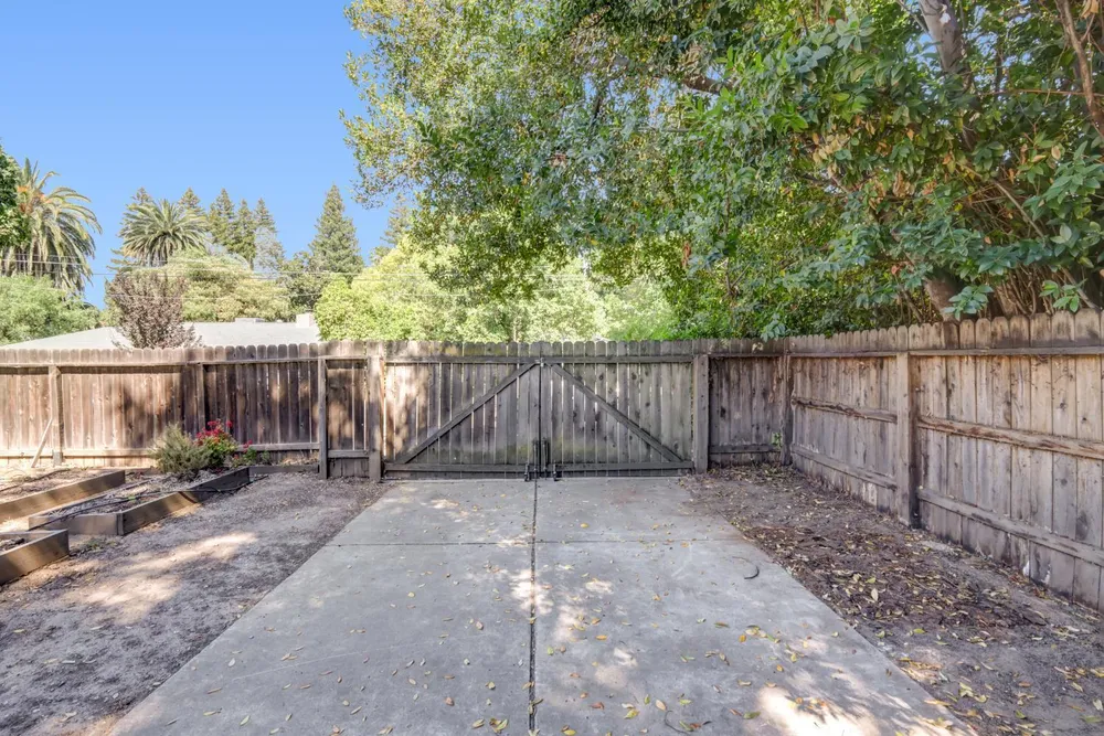 6030 Palm Dr, Carmichael, CA 95608