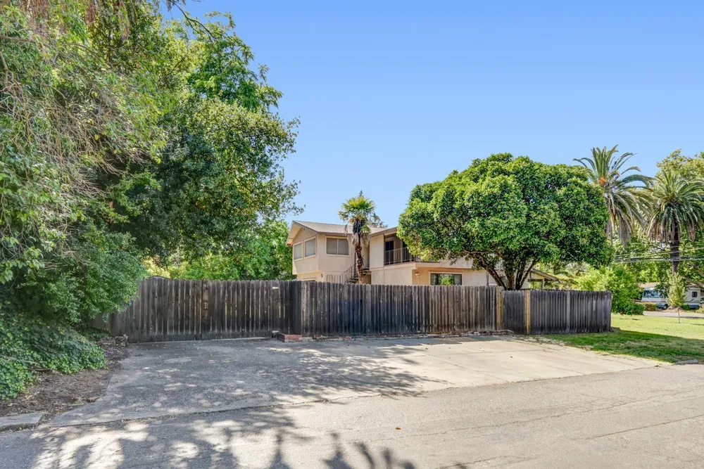 6030 Palm Dr, Carmichael, CA 95608