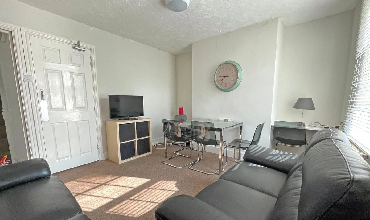 Mount Pleasant Terrace, The Crescent, Bangor, LL57