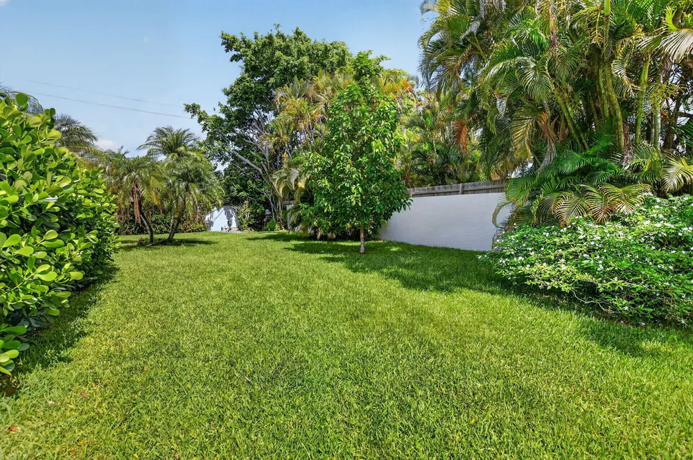 9048 Villa Portofino Circle, Boca Raton, FL 33496