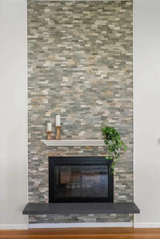 6 Hampton Ct, Lynnfield, MA 01940