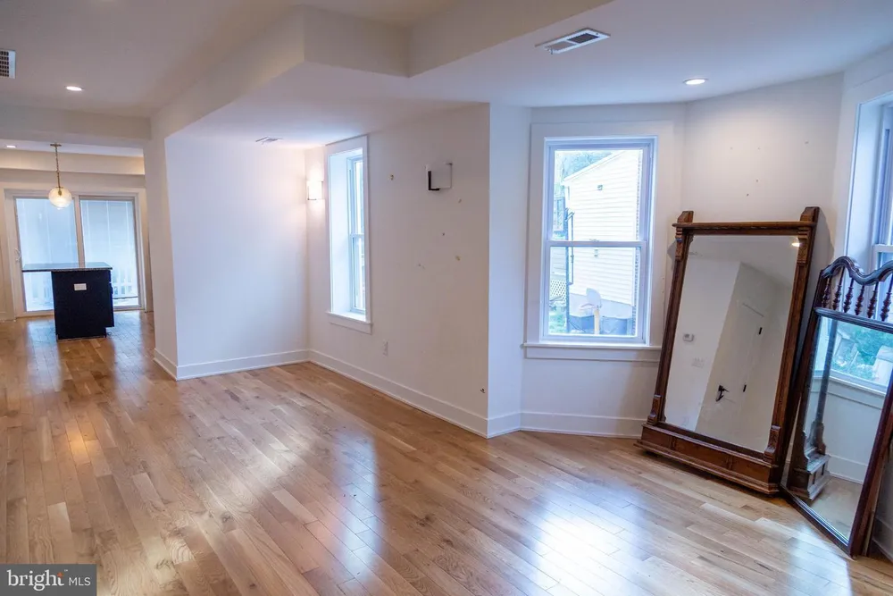 7 Center St, Collingswood, NJ 08108
