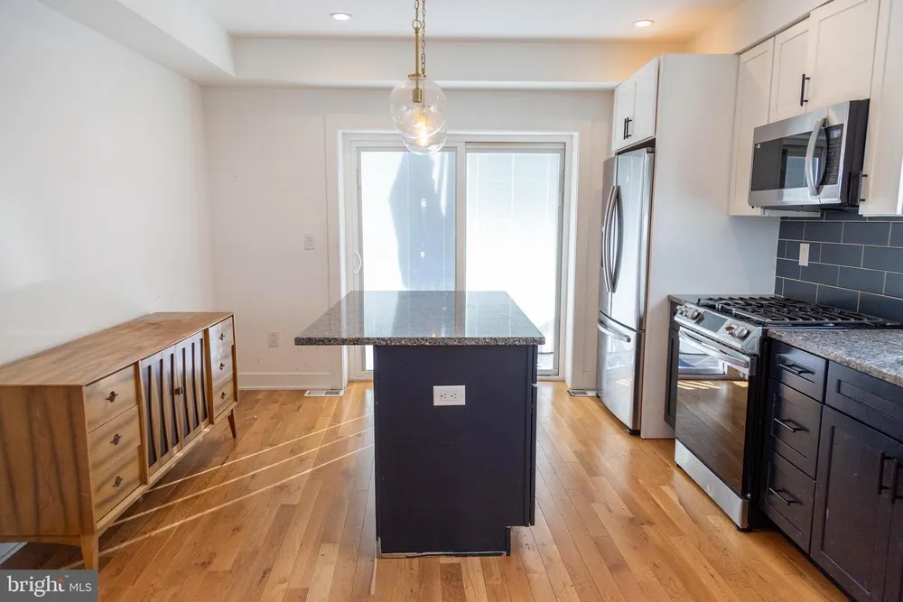 7 Center St, Collingswood, NJ 08108