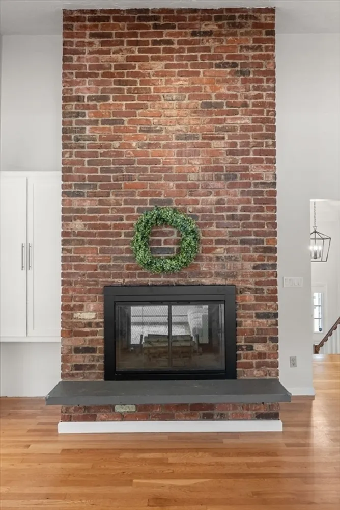 6 Hampton Ct, Lynnfield, MA 01940