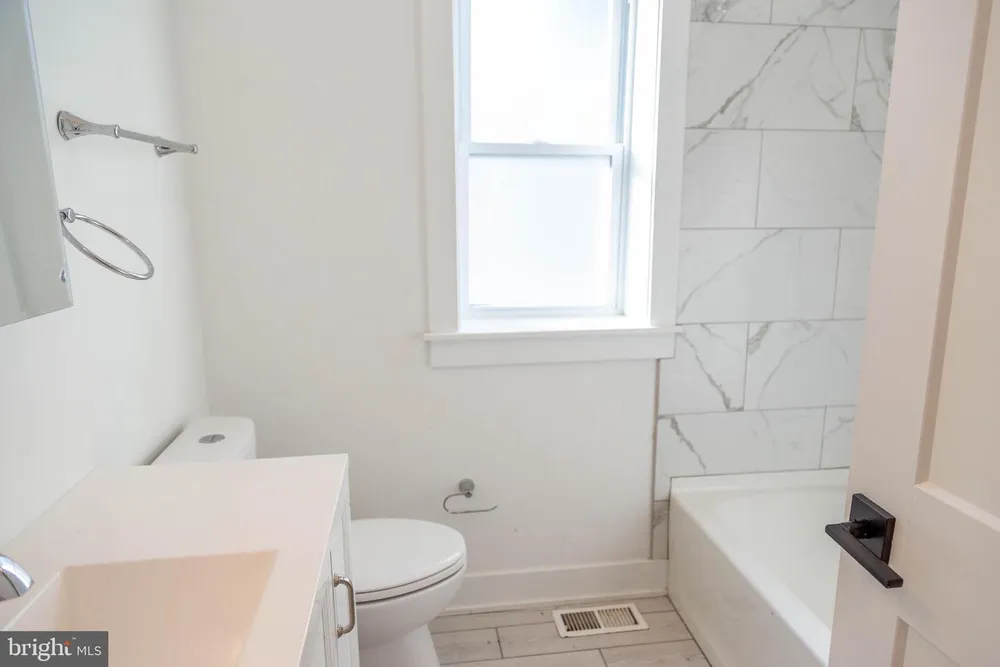 7 Center St, Collingswood, NJ 08108