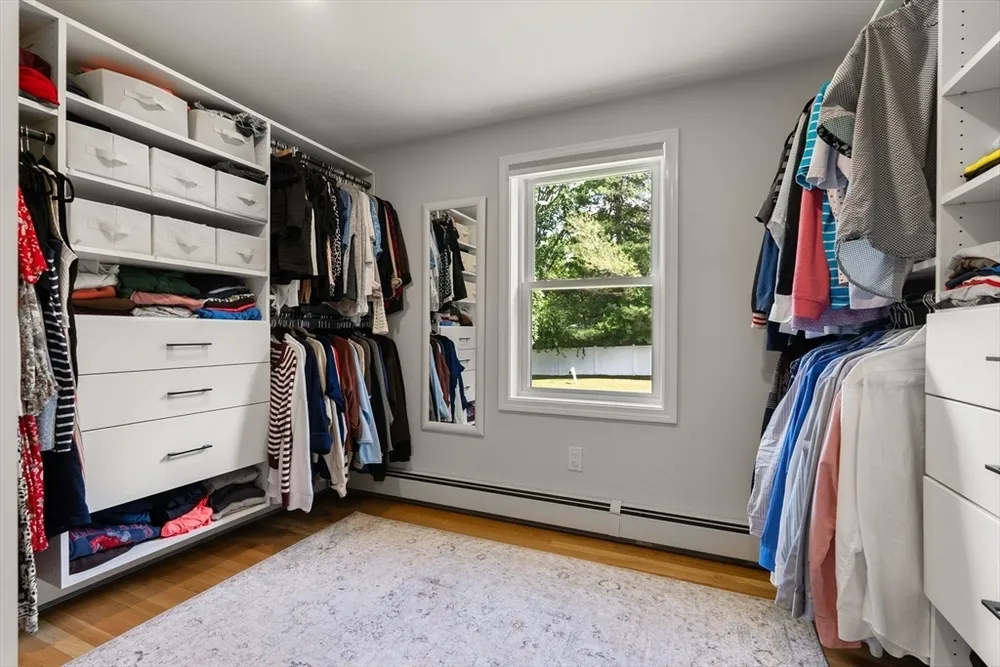 6 Hampton Ct, Lynnfield, MA 01940