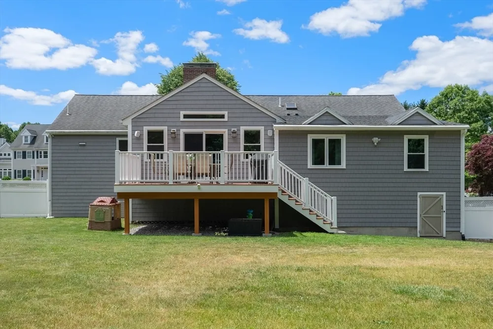 6 Hampton Ct, Lynnfield, MA 01940