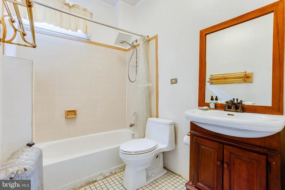 3707 Hamilton St, Philadelphia, PA 19104