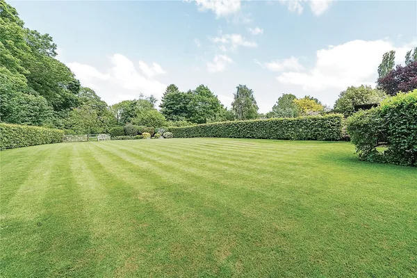 Park Road, Toddington, LU5 photo 24